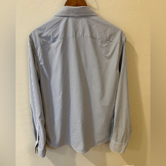 Untuckit Long Sleeve Stretch Blue White Vertical Stripe Dress Shirt size L - Picture 2 of 5